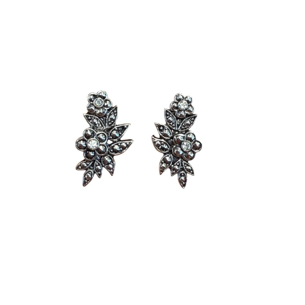 Avon vintage “Empire” Silvertone clip Earrings NIB 1988